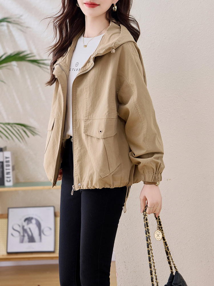 大码短款风衣外套女春秋新款胖MM韩版宽松小个子连帽休闲夹克上衣,女装风衣,依万里