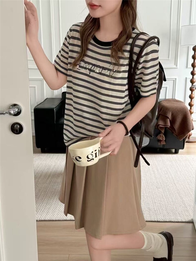 2025新款女士夏季简约百搭时尚舒适圆领条纹短袖图片