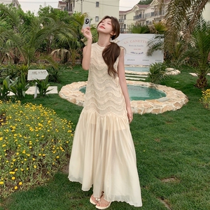 法式休闲显瘦高级感背心裙女2025夏季新款韩系温柔风米色无袖长裙图片
