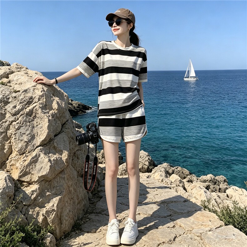 甜美时尚休闲套装女夏季新款显瘦圆领条纹短袖上衣阔腿短裤两件套图片