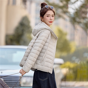 新标90白鸭绒连帽羽绒服女短款排骨条轻薄保暖休闲宽松外套上衣图片