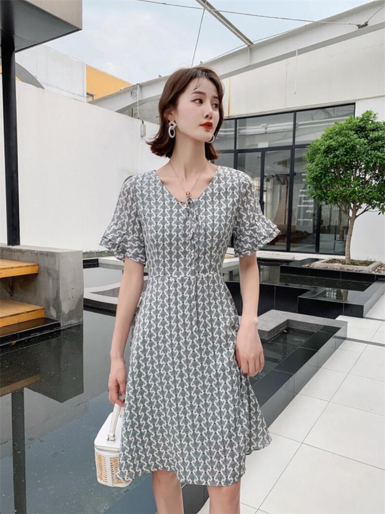 修身短款碎花连衣裙，女装连衣裙，荷塘月色
