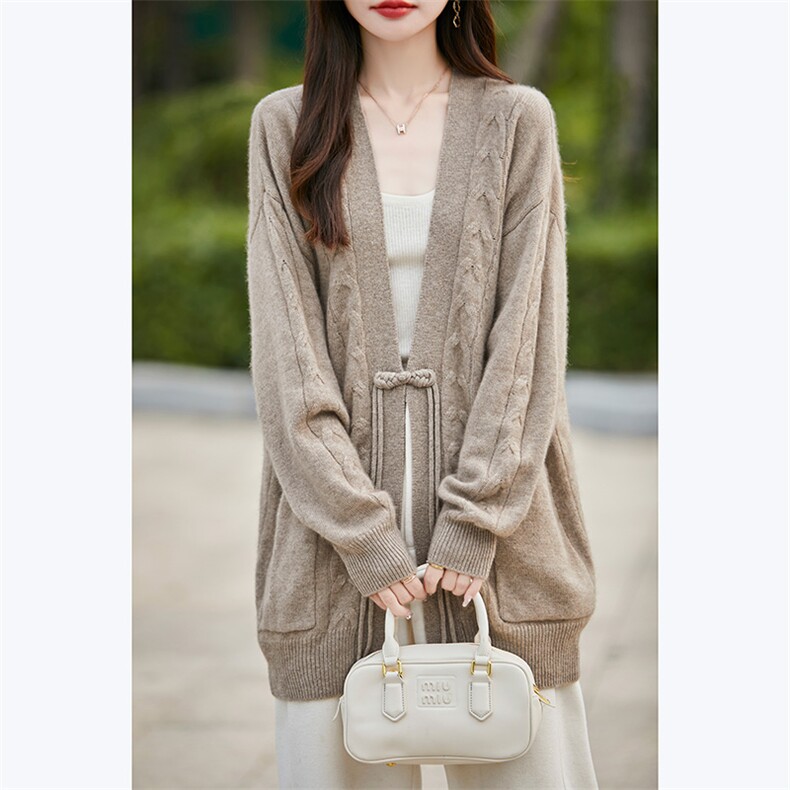 时尚潮流女装羊毛开衫优雅盘扣设计麻花编织舒适保暖适合秋季穿着，女装羊毛衫，狄美羊绒