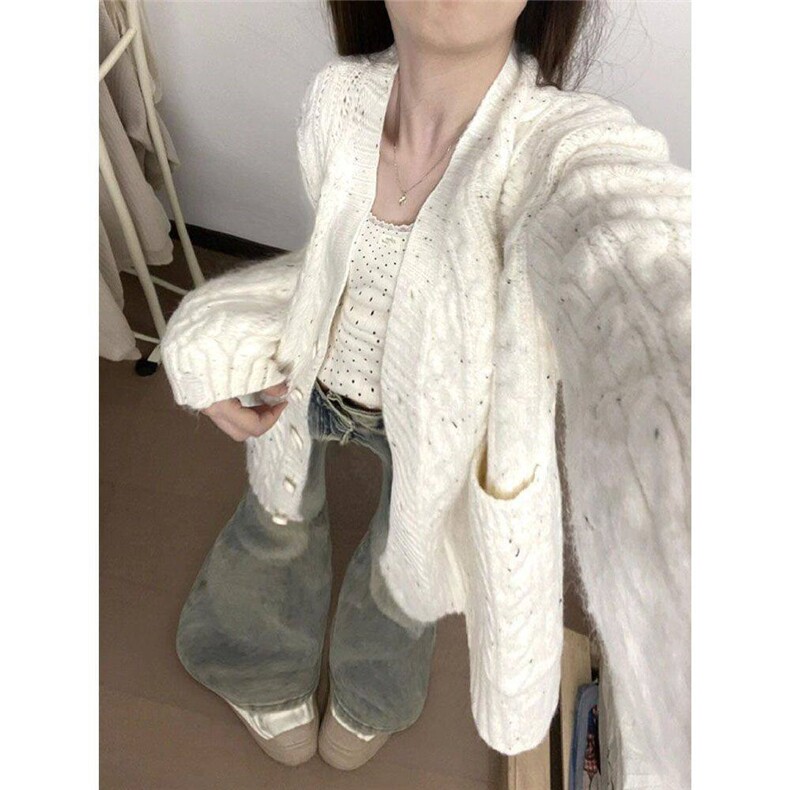 甜美小香风气质v领彩点毛衣开衫女秋冬季宽松慵懒风杏色针织外套图片