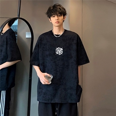 黑色