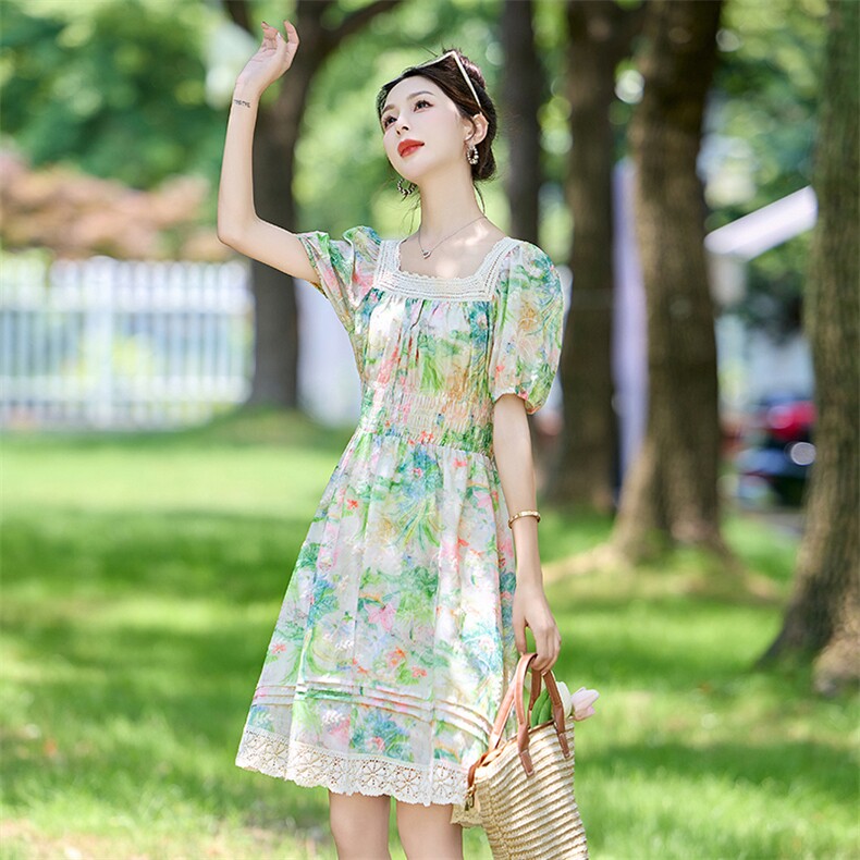 蕾丝边方领泡泡袖碎花连衣裙女夏季新款油画花色甜美长裙高腰裙子,女装连衣裙,星期衣