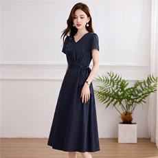 时尚潮流2026年夏季气质钉珠V领修身连衣裙，女装连衣裙，伊航服饰