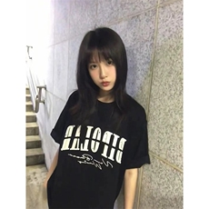黑色