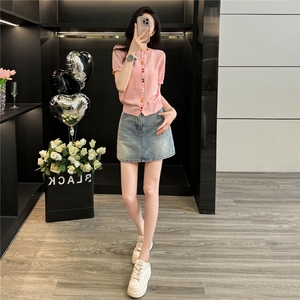 潮牌时尚休闲套装女夏季新款圆领彩色纽扣针织衫短袖牛仔裙两件套图片