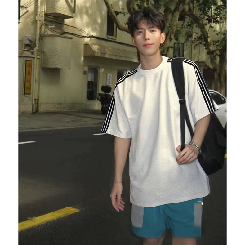 抖音得物品质二开240克宽松纯棉美式潮牌印花三条杠中性风短袖T恤，男装T恤，电商A486-1