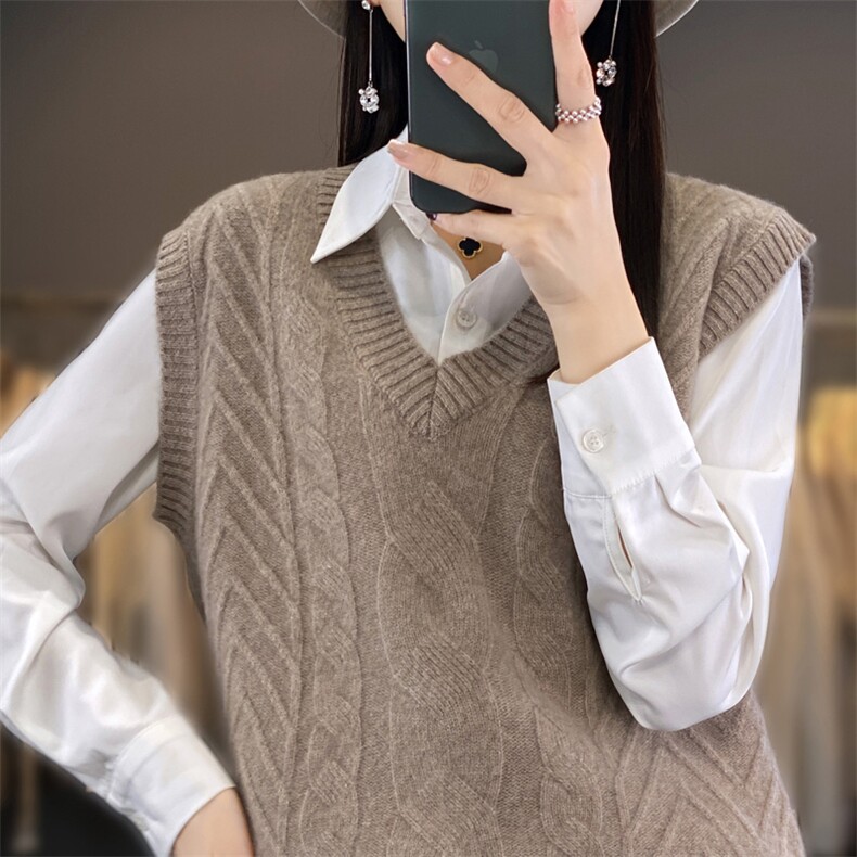 2025年秋季新款百搭女士菱形麻花V领无袖马甲,女装羊毛衫,春贝羊绒