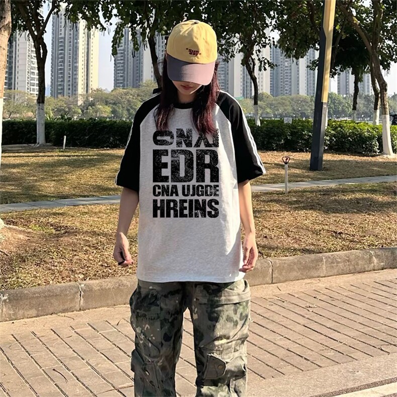 抖音得物品质二开240克宽松纯棉美式潮牌插肩三杠织带短袖T恤图片