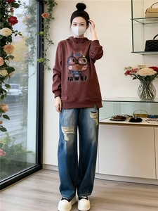 慵懒风时尚休闲运动套装女春新款连帽刺绣卡通上衣牛仔长裤两件套图片