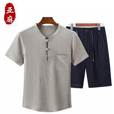 浅灰上衣+深蓝短裤