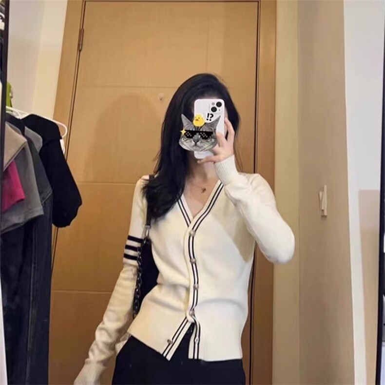 长袖圆领纯色2024年秋季单排扣简约针织衫,女装羊毛衫,百纯羊绒