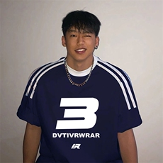 藏青色