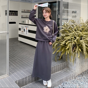 休闲运动灰色碎花卫衣半身裙套装女春秋2025新款小个子超火两件套图片