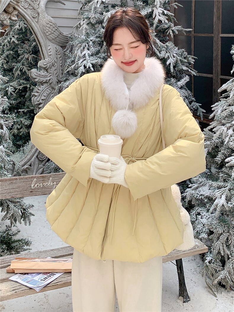 2025年冬季韩版圆领真毛领系带收腰羽绒服,女装羽绒服,鑫鑫美