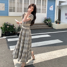 法式复古方领泡泡袖连衣裙女2025夏季高腰显瘦格纹长裙一字领裙子，女装连衣裙，浙宝285（原212）