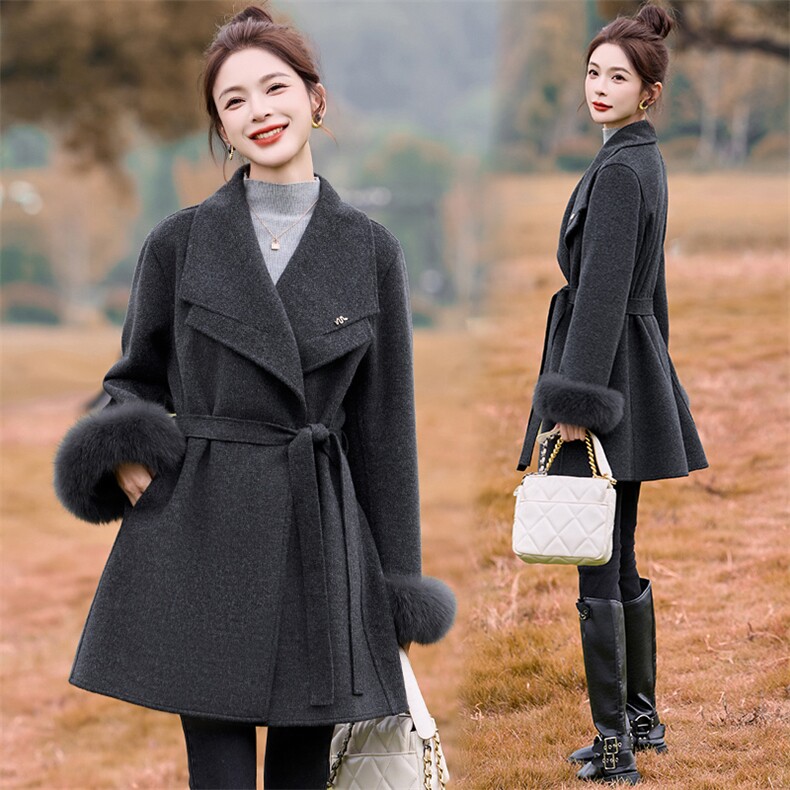 2025冬装新款简约时尚大翻领手工缝制羊绒大衣，女装毛呢外套，魅丽静蓝