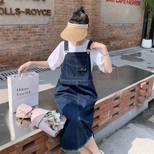 洋气减龄牛仔背带裙女2025夏季新款百搭直筒宽松薄款吊带连衣裙子图片