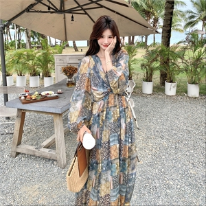 法式复古碎花连衣裙女2025夏季新款设计感小众收腰显瘦气质长裙子图片