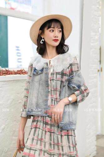 连衣裙搭配牛仔马夹，女装连衣裙，水恋百合