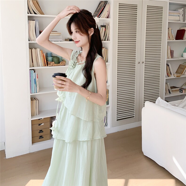 绿色无袖连衣裙女夏季新款海边度假温柔甜美显瘦氛围感仙女裙长裙，女装连衣裙，2C131