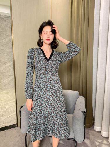 【现货】2021年春季新款修身显瘦长袖V领连衣裙，女装连衣裙，荷塘月色