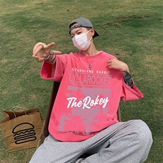 玫红色