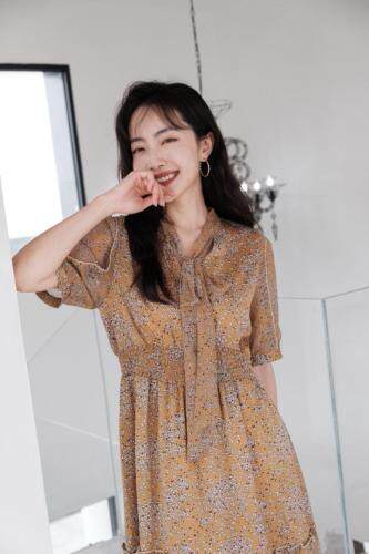 【新款现货】特种绣花边碎花连衣裙，女装连衣裙，易霏金熙