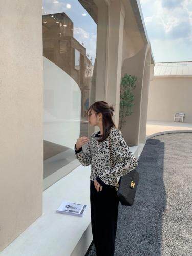 黑白方领上衣，女装，HE