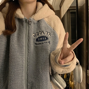 C547-P120加绒加厚女新款羊羔绒中学生毛毛外套棉服可爱棒球服图片