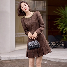 2025春秋装新款圆领单排扣长袖时尚休闲短款连衣裙，女装连衣裙，天丝秀