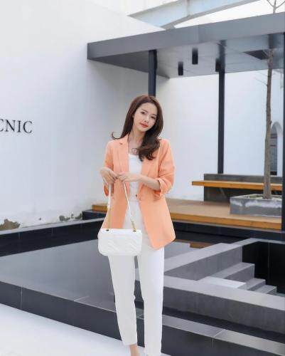 2021新款大气不挑人麻料小西服，女装，艾格依