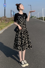 2025年夏季新款遮肚显瘦连衣裙女假两件孕妇宽松大码碎花中长裙子，女装连衣裙，半夏