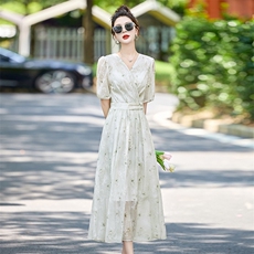 真丝碎花连衣裙女夏2024新款气质v领收腰显瘦中长款桑蚕丝a字裙子，女装连衣裙，众宇琦