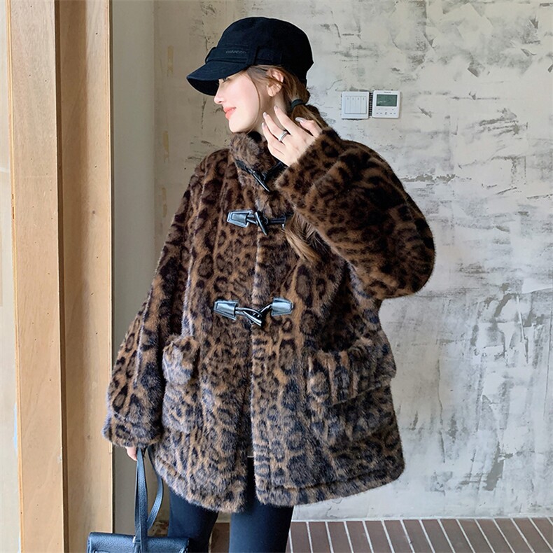 豹纹仿貂绒羊羔毛皮毛一体外套女2024冬季新款牛角扣加厚棉衣棉服,女装短外套,2C085
