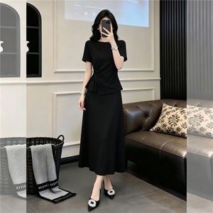 设计感时尚休闲套装裙女夏修身显瘦圆领扭结设计上衣半身裙两件套图片