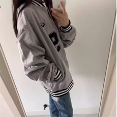 灰色