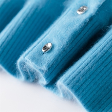 2025年秋季时尚百搭通勤简约休闲圆领蓝色开衫，女装羊绒衫，致织羊绒