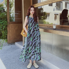 时尚个性涂鸦印花无袖连衣裙女2025夏新款小众独特宽松休闲背心裙，女装连衣裙，2C137