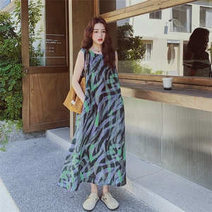 时尚个性涂鸦印花无袖连衣裙女2025夏新款小众独特宽松休闲背心裙图片