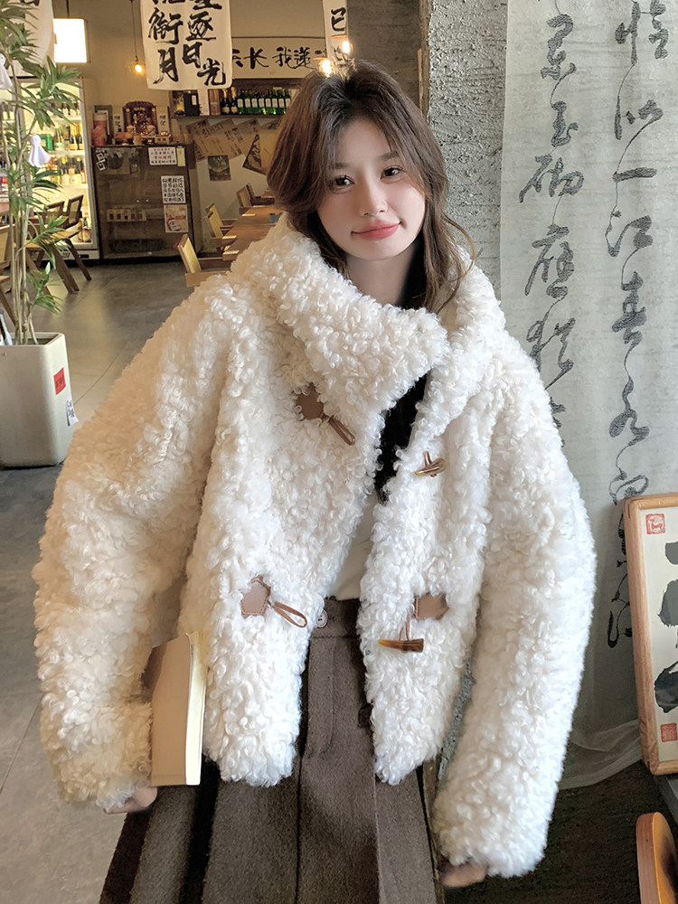 米色时尚连帽羊羔毛外套女冬新款小个子保暖加厚韩系短款皮毛一体,女装羊羔毛/颗粒绒,维壹