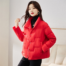 现货羽绒服女连帽新款短款小个子面包服时尚宽松休闲保暖轻暖外套，女装羽绒服，贵人树