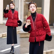 现货2026年冬季短款新中式真狐狸毛重工收腰显瘦羽绒服，女装羽绒服，伊仟回
