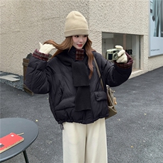 黑色配围脖