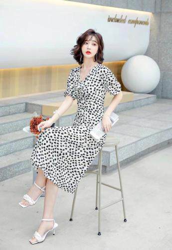 夏季新款韩版雪纺连衣裙，女装连衣裙，时尚靓女孩