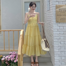 法式V领温柔度假风甜美超仙吊带裙女2025夏季新款黄色吊带连衣裙，女装连衣裙，2C238