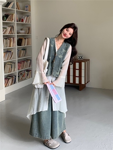 设计感连衣裙打配牛仔马甲套装女春夏季小众阔腿裤三件套减龄图片